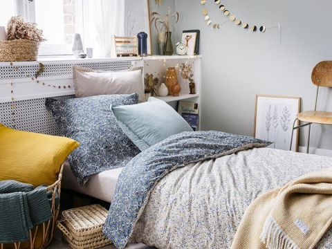 We say yes to blue bedding for a trendy bedroom