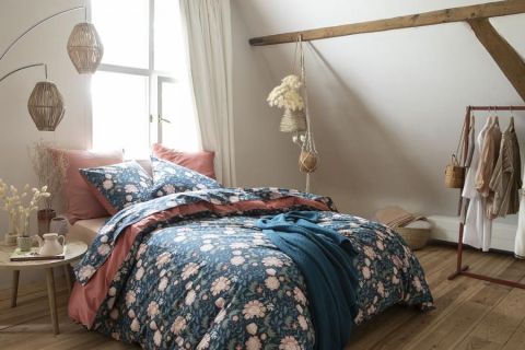 Floral bed linen to invite spring into the bedroom