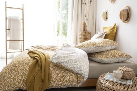 Yellow bed linen: let there be light! 