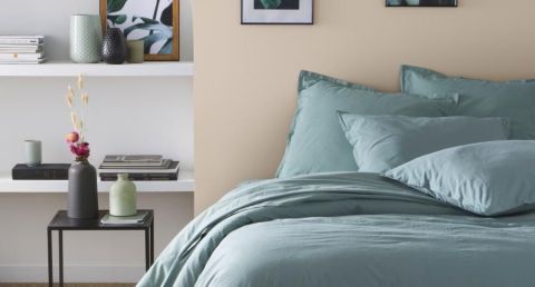 Combine spring with green bedding!
