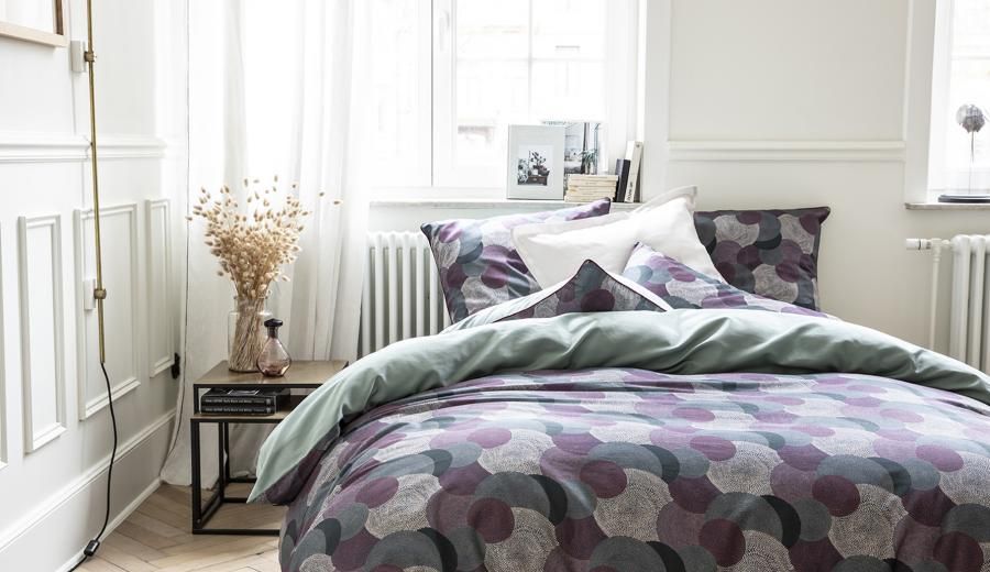 En février, on illumine les parures de lit avec du violet !