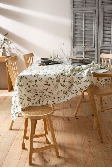 Lot - Une nappe et une sous-nappe Une nappe en tissu Rubelli